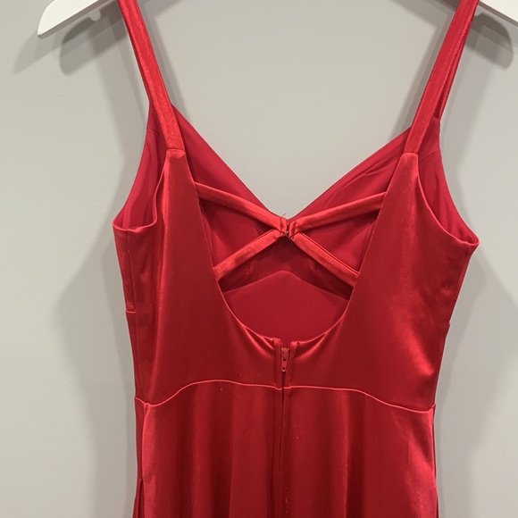 Red Formal Holiday Full Length Gown Dress w Slit, pockets, cute back, padded bra - Picture 6 of 12